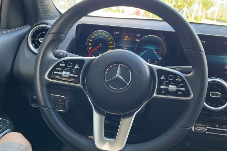 Used Mercedes-Benz GLB 2022 Second Facelift GLB 200 Dynamic Edition Steering Wheel