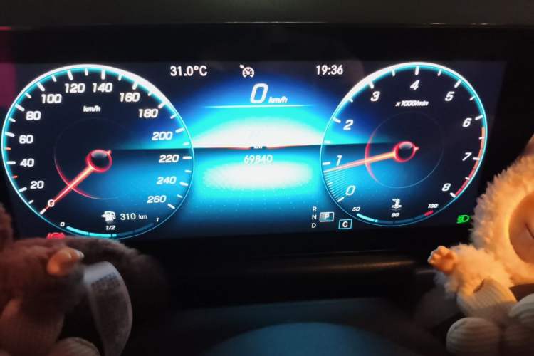 Used Mercedes-Benz GLB 2022 GLB 200 Dynamic Edition Odometer Close Up