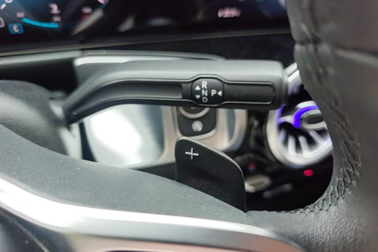 Used Mercedes-Benz GLB 2022 Updated GLB 200 Fashion Edition Gear Lever