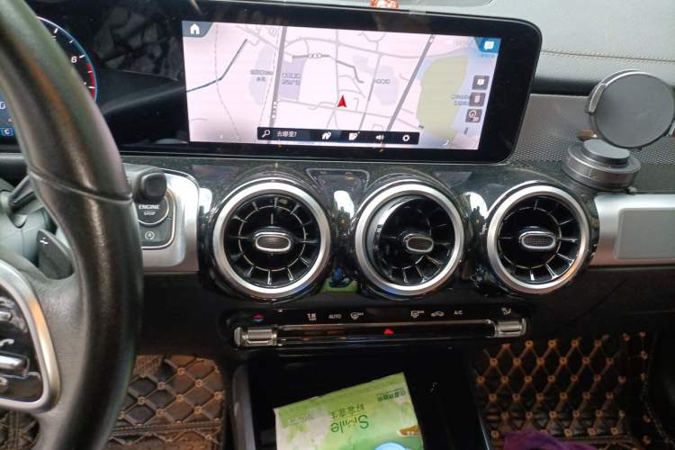 Used Mercedes-Benz GLB 2022 Second Facelift GLB 200 Fashion Edition Audio And AC Panel