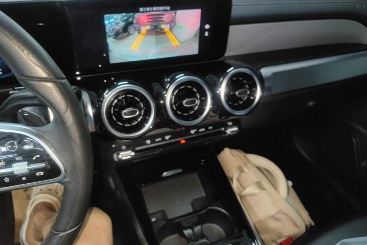 Used Mercedes-Benz GLB 2022 Refresh GLB 200 Dynamic Edition Audio And AC Panel
