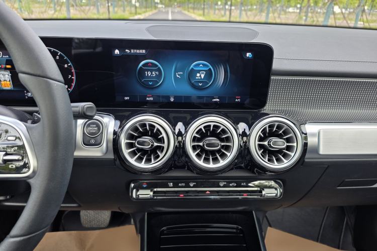 Used Mercedes-Benz GLB 2022 GLB 220 Dynamic Edition Audio And AC Panel