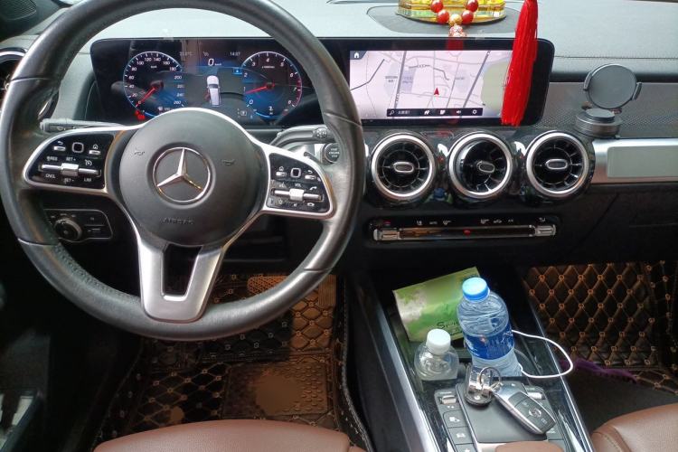 Used Mercedes-Benz GLB 2022 Second Facelift GLB 200 Fashion Edition Center Console