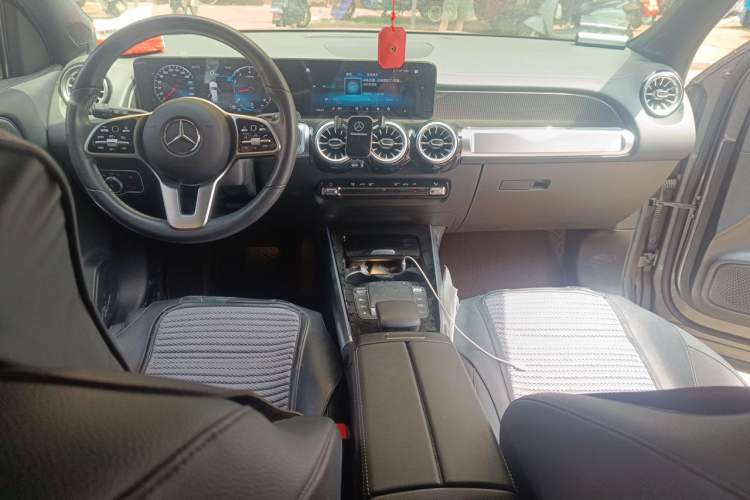 Used Mercedes-Benz GLB 2022 GLB 200 Dynamic Edition Center Console