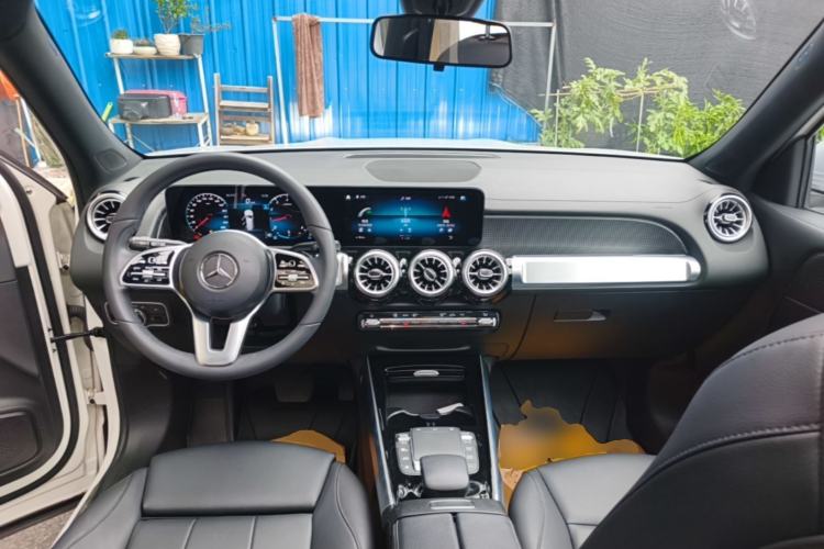 Used Mercedes-Benz GLB 2022 GLB 220 Dynamic Edition Center Console
