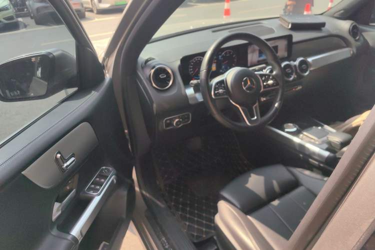 Used Mercedes-Benz GLB 2022 Refresh GLB 200 Dynamic Edition Driver Seat