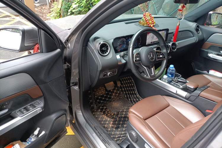 Used Mercedes-Benz GLB 2022 Second Facelift GLB 200 Fashion Edition Driver Seat