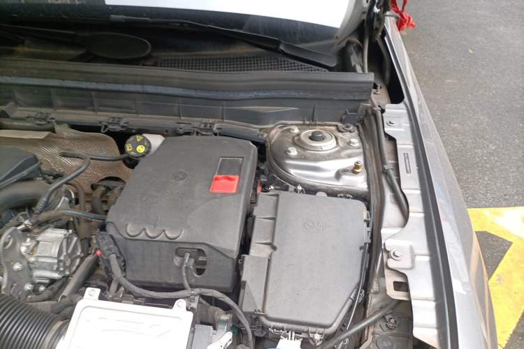 Used Mercedes-Benz GLB 2022 Second Facelift GLB 200 Fashion Edition Engine Bay Left