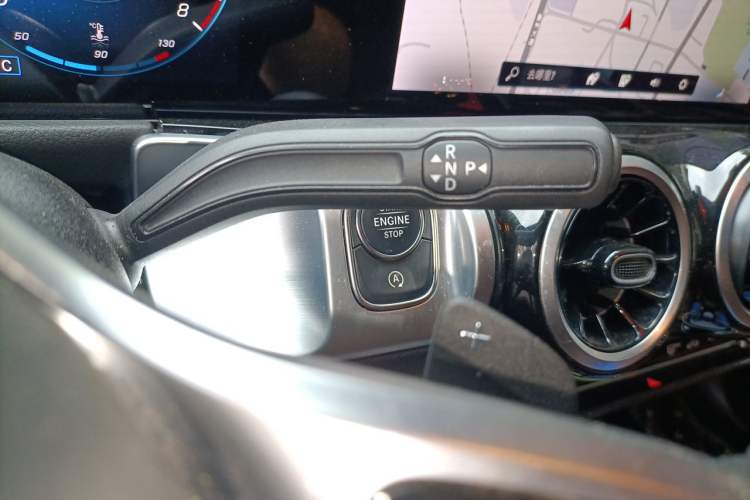 Used Mercedes-Benz GLB 2022 Second Facelift GLB 200 Fashion Edition Gear Lever