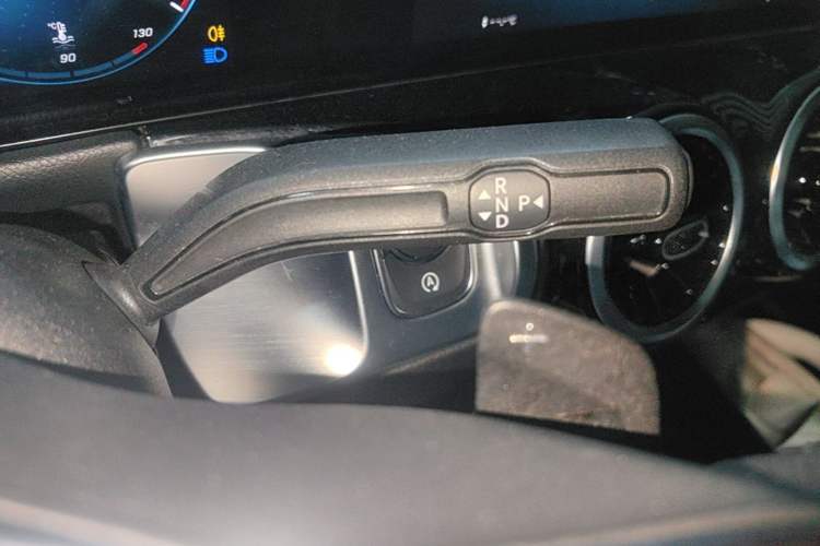 Used Mercedes-Benz GLB 2022 Refresh GLB 200 Dynamic Edition Gear Lever