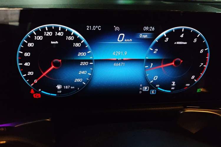 Used Mercedes-Benz GLB 2022 Updated GLB 200 Fashion Edition Odometer Close Up