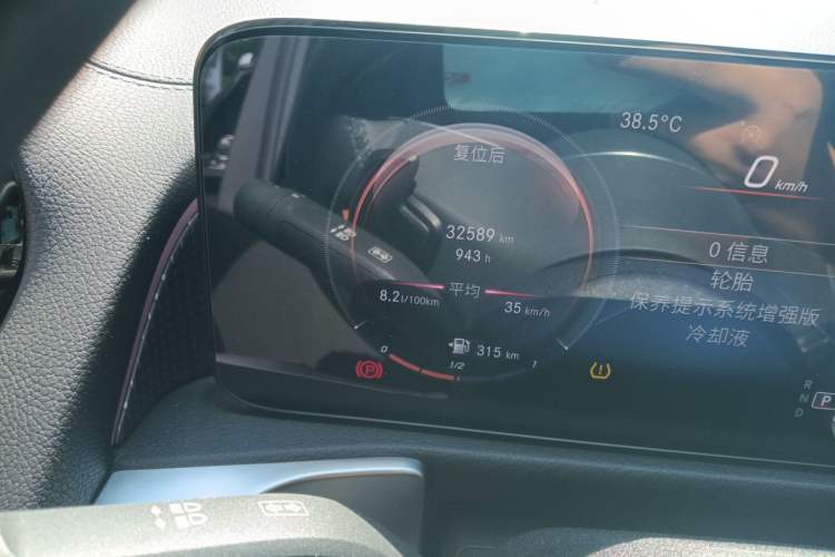 Used Mercedes-Benz GLB 2022 GLB 220 Fashion Model Odometer Close Up