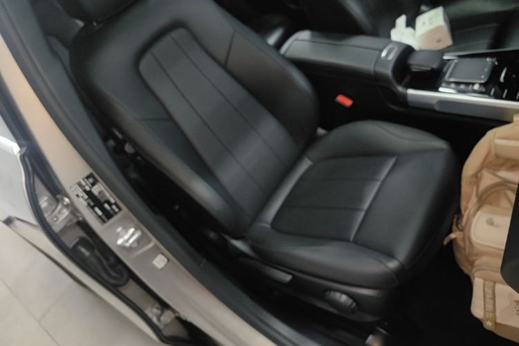 Used Mercedes-Benz GLB 2022 Refresh GLB 200 Dynamic Edition Right Front Seat
