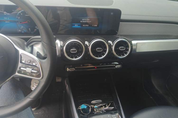 Used Mercedes-Benz GLB 2022 Second Facelift GLB 200 Dynamic Edition Audio And AC Panel