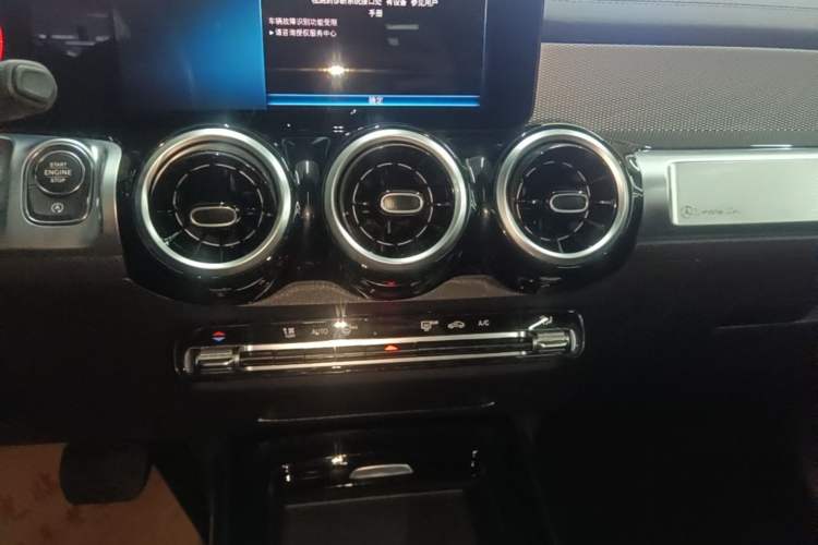 Used Mercedes-Benz GLB 2022 Second Facelift GLB 200 Fashion Edition Audio And AC Panel