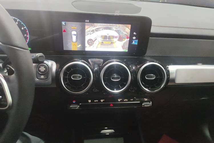 Used Mercedes-Benz GLB 2022 Second Facelift GLB 200 Fashion Edition Audio And AC Panel