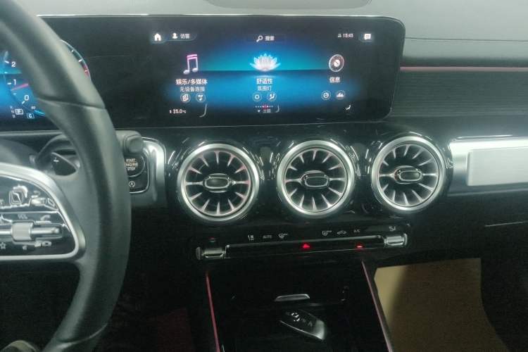 Used Mercedes-Benz GLB 2022 GLB 220 4MATIC Audio And AC Panel