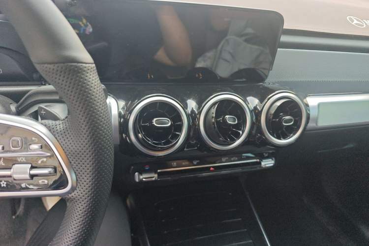 Used Mercedes-Benz GLB 2022 Second Facelift GLB 200 Dynamic Edition Audio And AC Panel