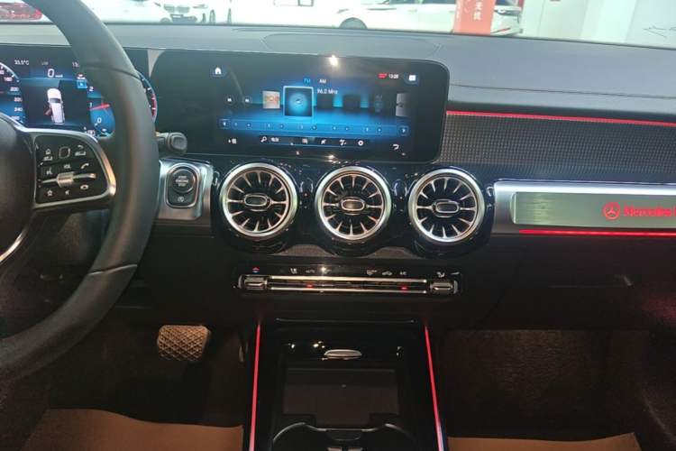 Used Mercedes-Benz GLB 2022 GLB 220 Dynamic Edition Audio And AC Panel