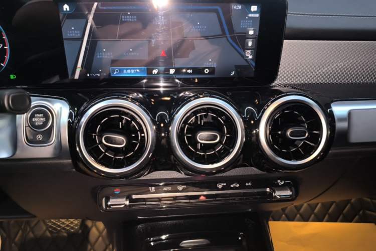 Used Mercedes-Benz GLB 2022 Second Facelift GLB 200 Dynamic Edition Audio And AC Panel