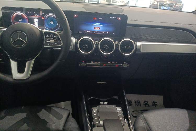Used Mercedes-Benz GLB 2022 Second Facelift GLB 200 Fashion Edition Audio And AC Panel