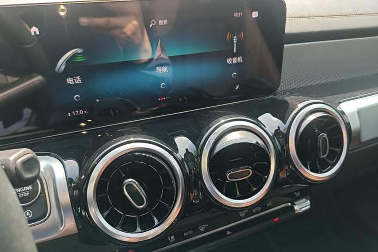 Used Mercedes-Benz GLB 2022 Second Facelift GLB 200 Dynamic Edition Audio And AC Panel