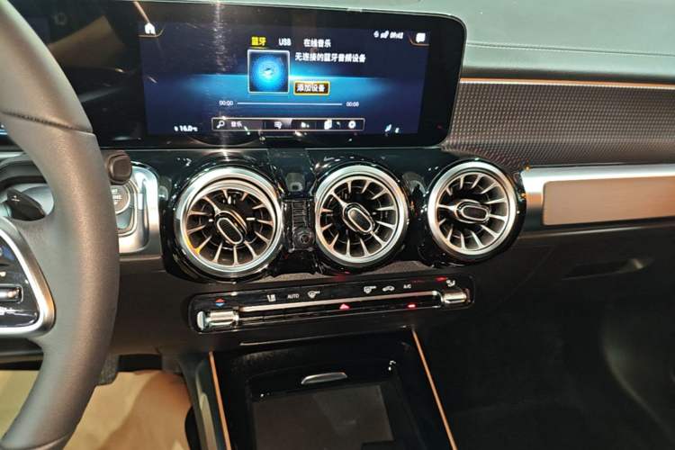 Used Mercedes-Benz GLB 2022 GLB 220 Dynamic Edition Audio And AC Panel