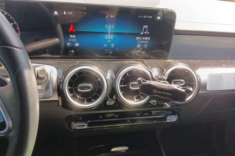 Used Mercedes-Benz GLB 2022 Second Facelift GLB 200 Dynamic Edition Audio And AC Panel