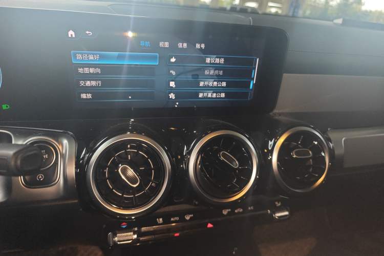 Used Mercedes-Benz GLB 2022 Second Facelift GLB 200 Fashion Edition Audio And AC Panel