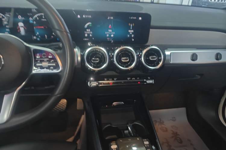 Used Mercedes-Benz GLB 2022 Second Facelift GLB 200 Fashion Edition Audio And AC Panel
