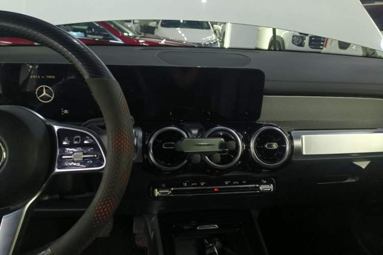 Used Mercedes-Benz GLB 2022 Second Facelift GLB 200 Fashion Edition Audio And AC Panel