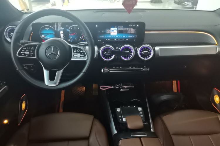 Used Mercedes-Benz GLB 2022 Second Facelift GLB 200 Dynamic Edition Center Console