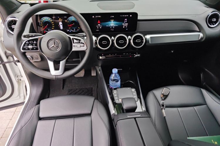 Used Mercedes-Benz GLB 2022 Second Facelift GLB 200 Fashion Edition Center Console