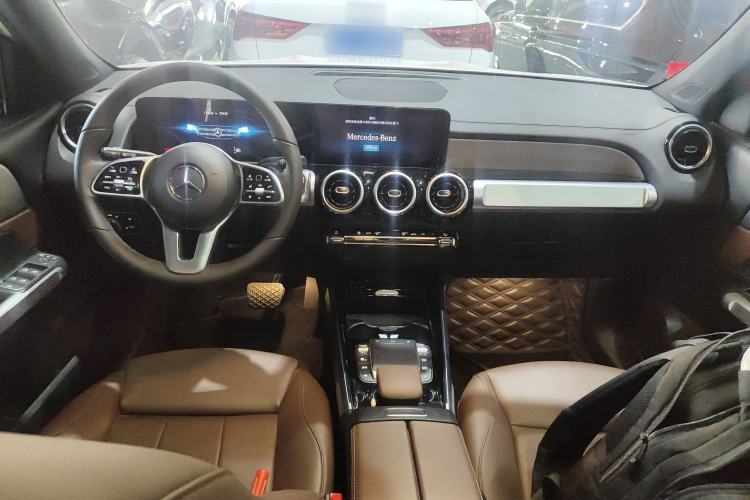 Used Mercedes-Benz GLB 2022 Second Facelift GLB 200 Fashion Edition Center Console