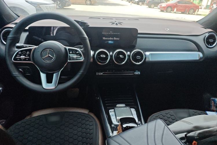 Used Mercedes-Benz GLB 2022 Second Facelift GLB 200 Dynamic Edition Center Console