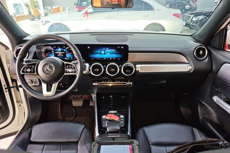 Used Mercedes-Benz GLB 2022 Second Facelift GLB 200 Dynamic Edition Center Console