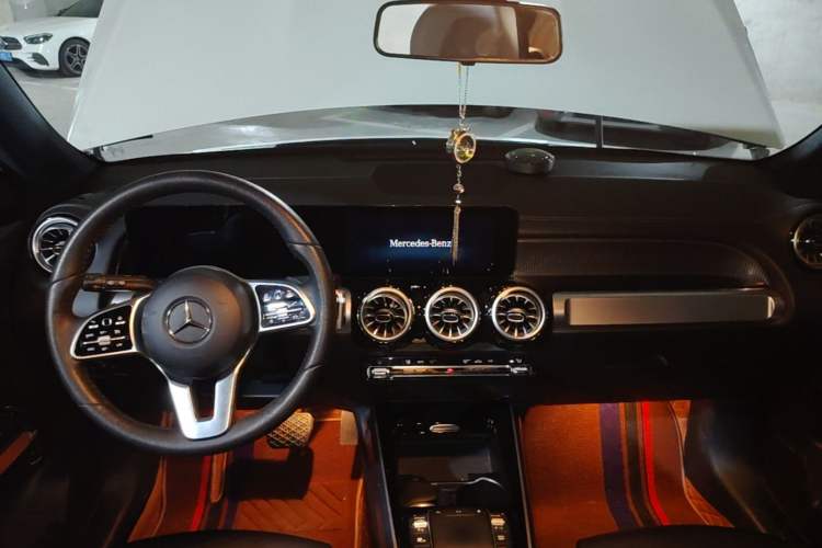 Used Mercedes-Benz GLB 2022 GLB 200 Dynamic Edition Center Console