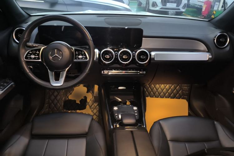Used Mercedes-Benz GLB 2022 Second Facelift GLB 200 Dynamic Edition Center Console
