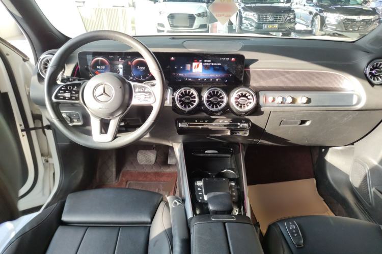 Used Mercedes-Benz GLB 2022 GLB 220 Fashion Model Center Console