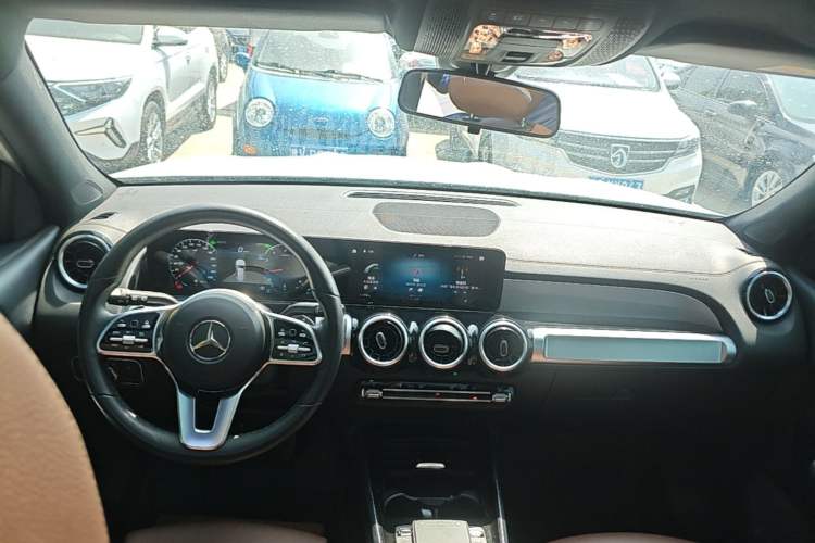Used Mercedes-Benz GLB 2022 Second Facelift GLB 200 Dynamic Edition Center Console