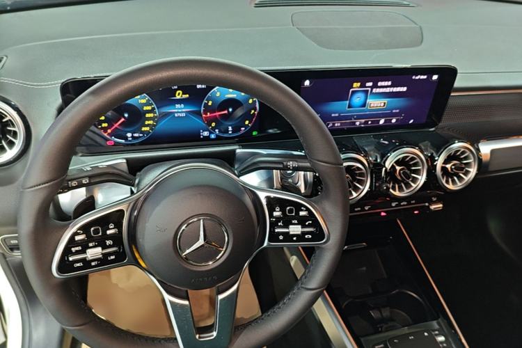 Used Mercedes-Benz GLB 2022 GLB 220 Dynamic Edition Center Console
