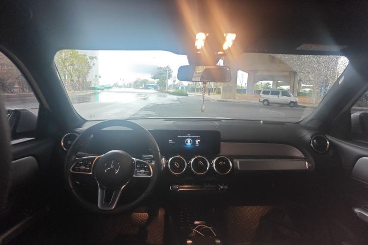Used Mercedes-Benz GLB 2022 Second Facelift GLB 200 Fashion Edition Center Console