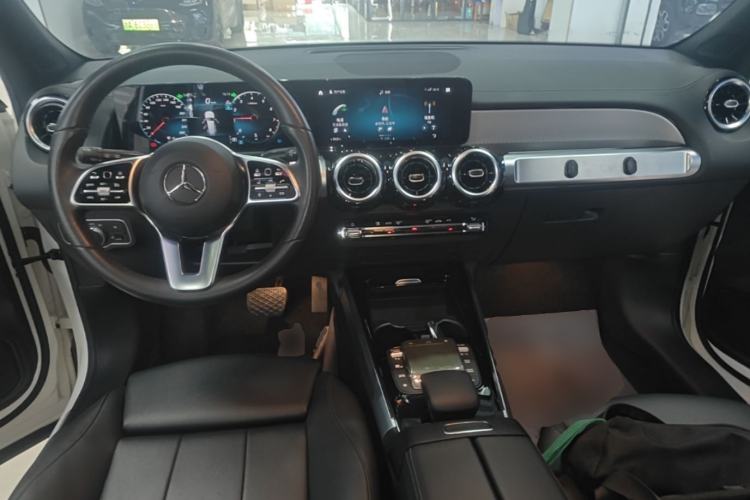 Used Mercedes-Benz GLB 2022 Second Facelift GLB 200 Fashion Edition Center Console