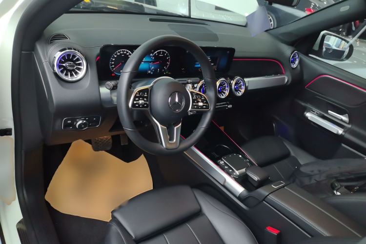 Used Mercedes-Benz GLB 2022 Updated GLB 200 Fashion Edition Center Console