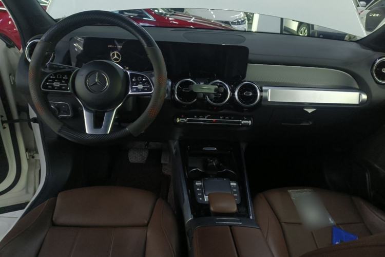Used Mercedes-Benz GLB 2022 Second Facelift GLB 200 Fashion Edition Center Console