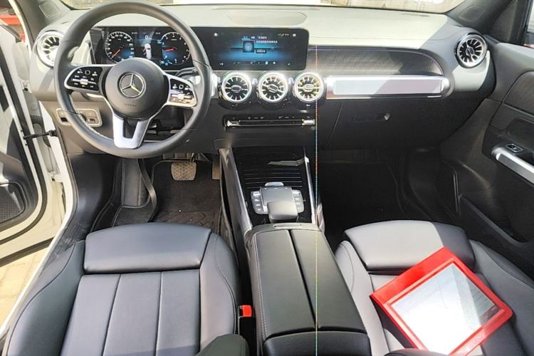 Used Mercedes-Benz GLB 2022 Updated GLB 200 Fashion Edition Center Console