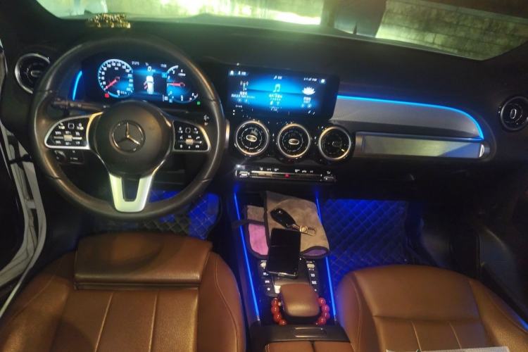 Used Mercedes-Benz GLB 2022 Second Facelift GLB 200 Fashion Edition Center Console