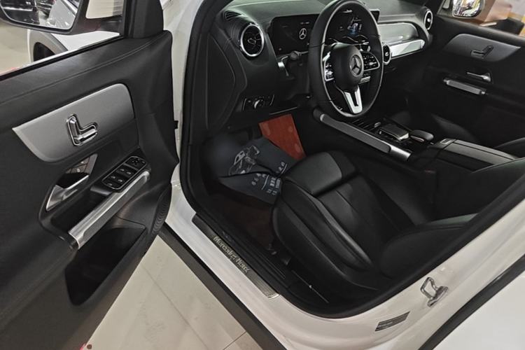 Used Mercedes-Benz GLB 2022 Second Facelift GLB 200 Fashion Edition Driver Seat