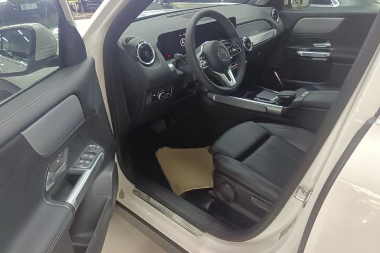 Used Mercedes-Benz GLB 2022 Second Facelift GLB 200 Fashion Edition Driver Seat