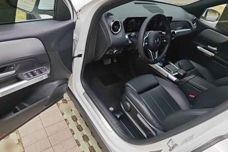 Used Mercedes-Benz GLB 2022 Second Facelift GLB 200 Fashion Edition Driver Seat
